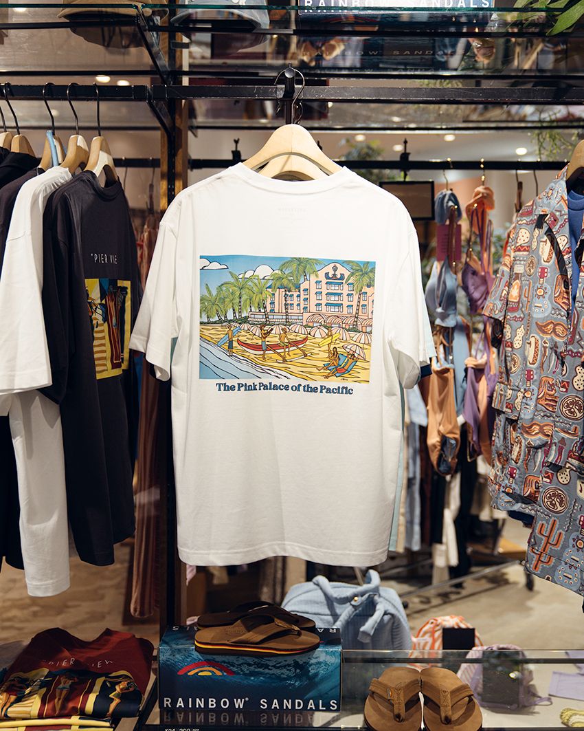 「グリーンルームギャラリー 別注 ヘザー・ブラウン 半袖Tシャツ」6600円／フリークスストア（デイトナ・インターナショナル　@freaksstore_official） 