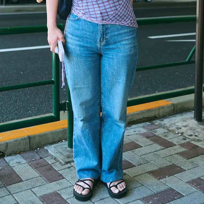 ユニクロ、GUが高支持！最新「女性のデニムスタイル」、男性も参考にすべき着こなしをピックアップ - 11枚目の画像
