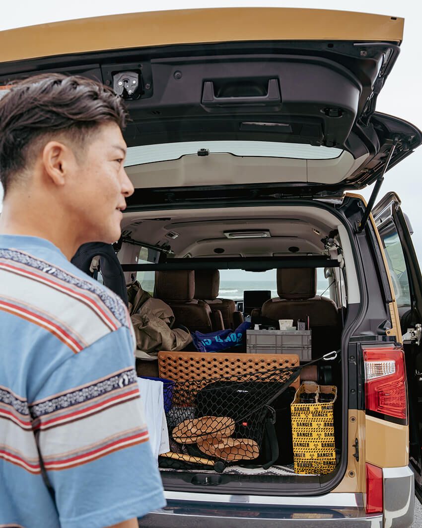 駿河太郎の愛車「三菱デリカD:5」はリセール無視のアメ車仕様！内装まで徹底的にこだわった武骨カスタム - 10枚目の画像