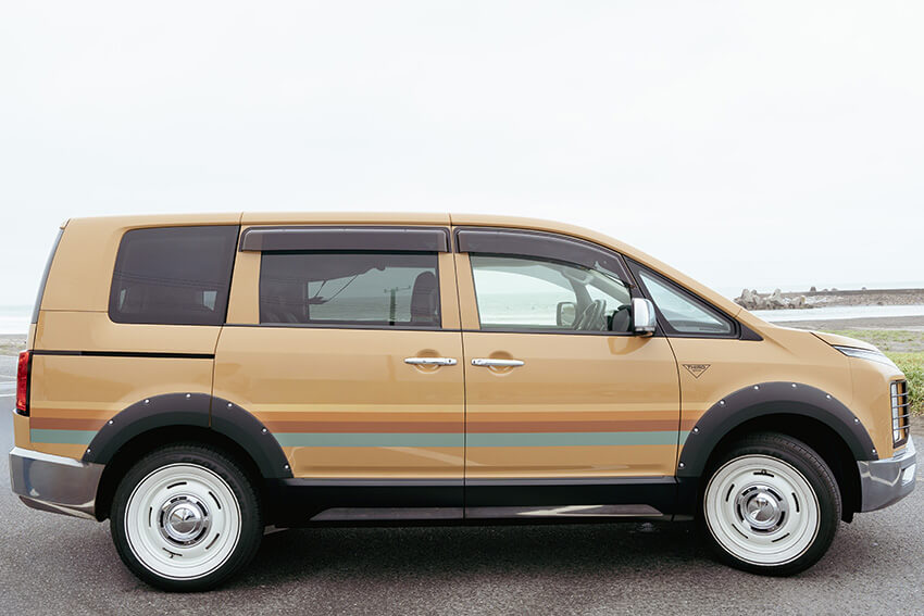 駿河太郎の愛車「三菱デリカD:5」はリセール無視のアメ車仕様！内装