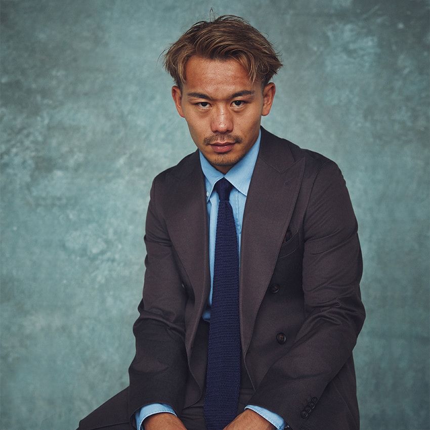 トップアスリートが見本！Tシャツとスーツを格好良く着こなすのに必要なのは清潔感と健康的な体 - 2枚目の画像