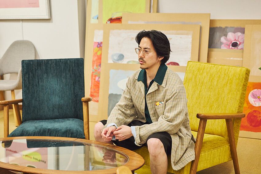川辺圭一郎（かわべ・けいいちろう）さん●若い頃はストリートやモードへの関心を強めつつ、トゥモローランドの販売スタッフとしてドレスも経験。その後、27歳でプレスに就任し、昨年からバイヤーを担当。国内外を飛び回りつつ、あらゆる別注企画にも携わる。