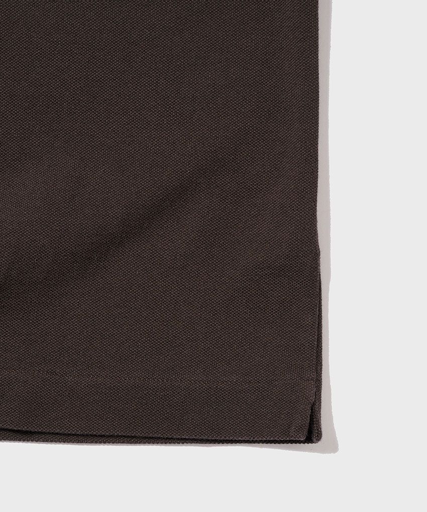 大人が求めた“同色のロゴ＆ボディ”。ラコステ「名作ポロ」が古着風＆“ゆったりサイズで登場！仕掛人は…… - 6枚目の画像