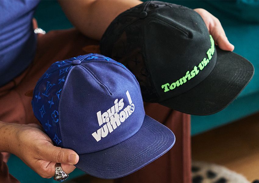 ともに「ルイ・ヴィトン」の2021年秋冬シーズンのもの。
