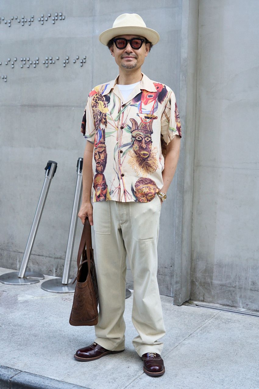 初夏の王道「ベージュパンツ」。洒落者たちの最新の着こなし5選をスナップで - 4枚目の画像