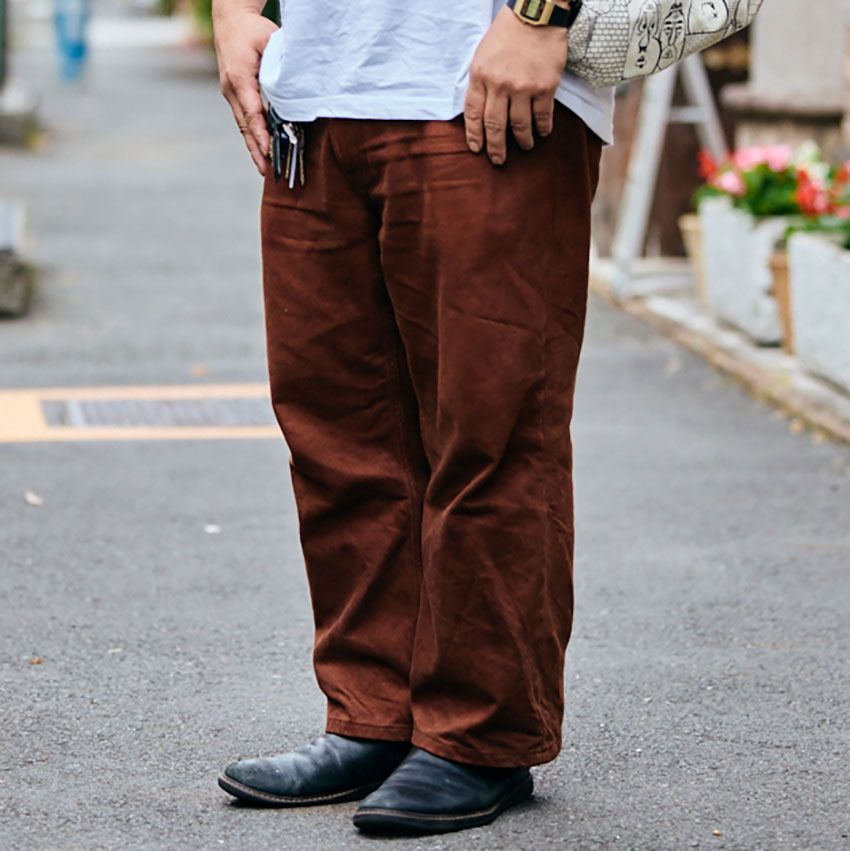 「ブラウンのパンツ」は夏も調子よし！“おじさん見え”を回避する方法を示す5つの模範解答 - 1枚目の画像