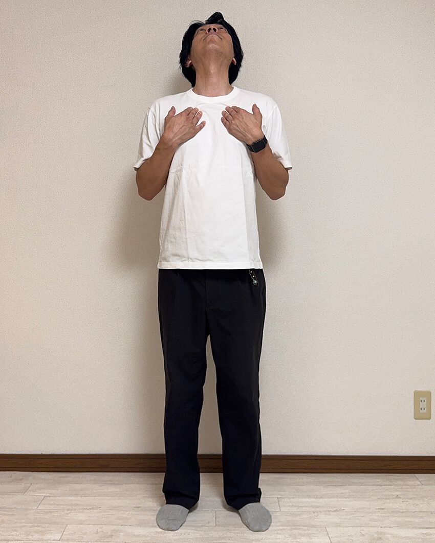 Tシャツの季節は姿勢の悪さが目立つ!? 大人気整体師が教える“巻き肩リセットストレッチ” - 5枚目の画像