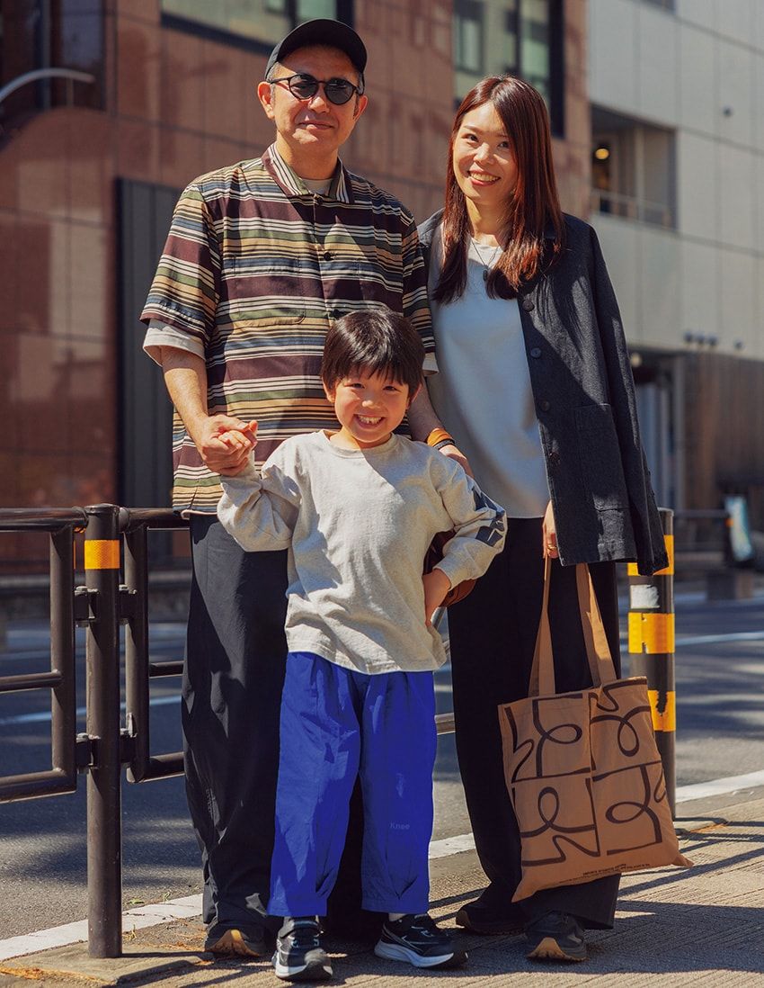 シャツ＝サカイ　パンツ＝ミノトールインスト　スニーカー＝ワンサード リサーチ　メガネ＝金子眼鏡　帽子＝ザ・ノース・フェイス
