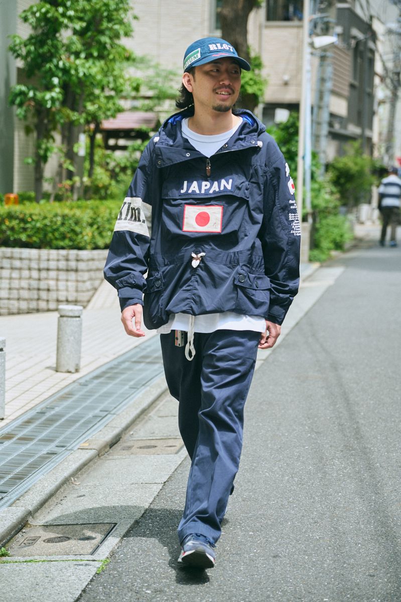 ジャケット、Tシャツ、パンツ、シューズ、帽子＝すべてポロラルフローレン
