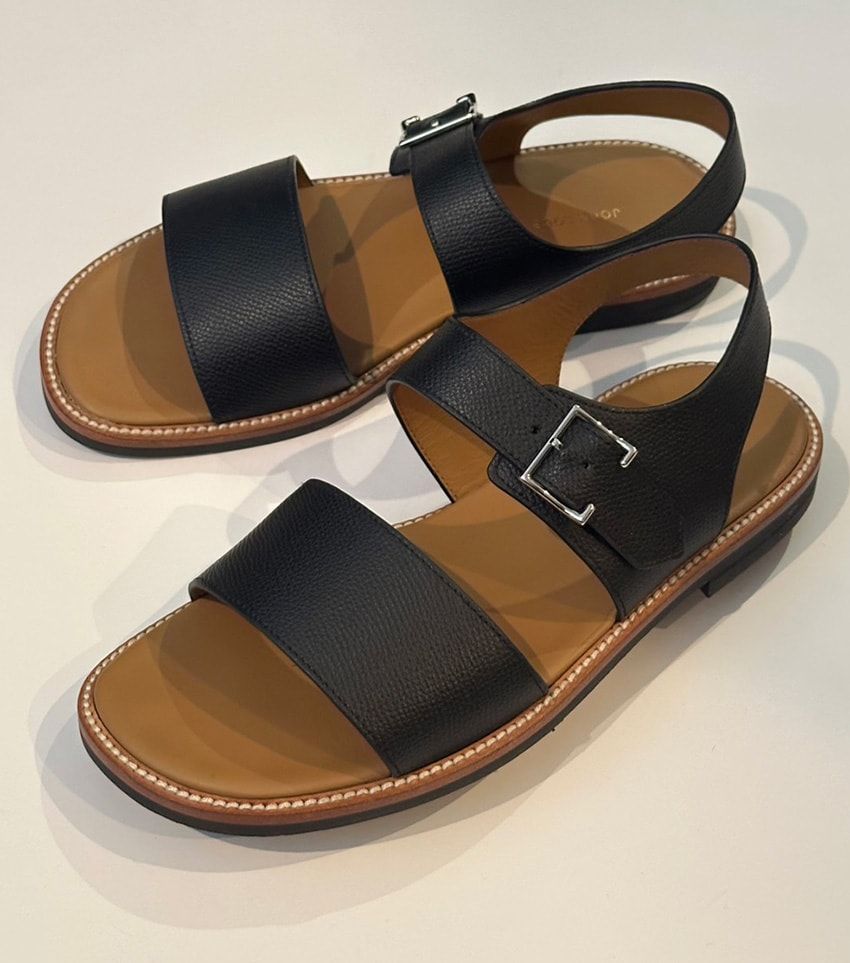 スタイリストが今夏ヘビロテする傑作サンダル3選！街履きのレザーorレジャーのスポサン - 1枚目の画像