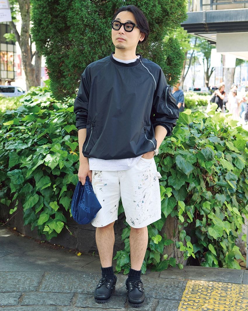 トップス、ショーツ＝古着