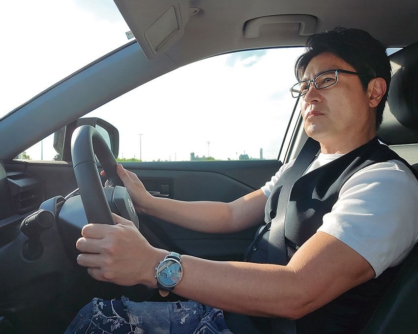「2.5Lのハイブリッドで240馬力あれば、まず日常的には不足はないですよね。街中でも高速でも十分ですし、長距離移動も楽だと思います。見切りもいいし、車両感覚もつかみやすいから運転もしやすい。そういう“毎日使うクルマ”としての完成度が、このRAV4はとても高いと思いました」。