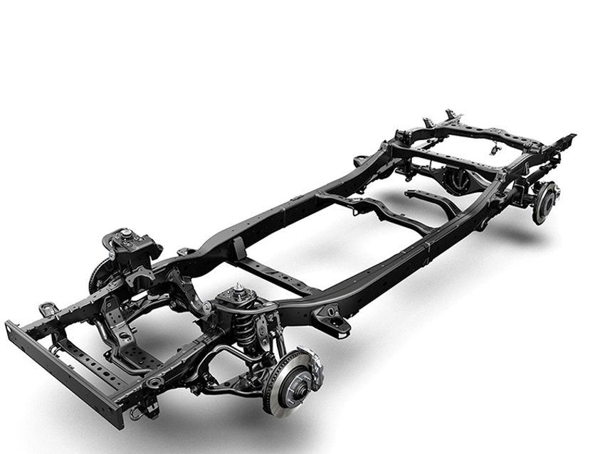 「新型ハイラックス」の進化ポイントをトヨタ公式に聞いてみた！デッキステップ、電動パワステetc. - 4枚目の画像