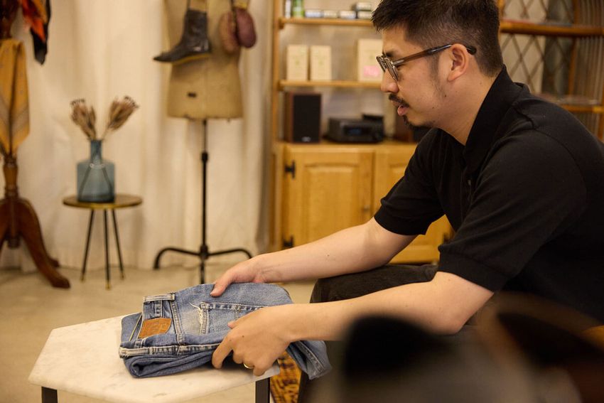 革靴デザイナーが愛用するリーバイス「501」と「702」。シューズと相性抜群、絶妙な“丈感”が導く黄金バランス - 5枚目の画像