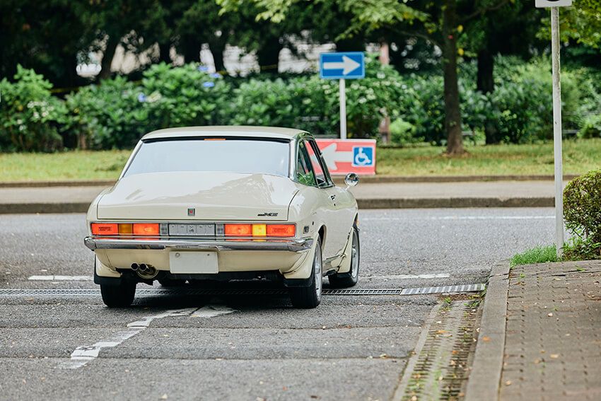 ロッチ中岡の愛車「いすゞ “117クーペ”」を拝見！購入のキッカケは出川哲朗さんらの言葉。出会いはナンパ!? - 10枚目の画像