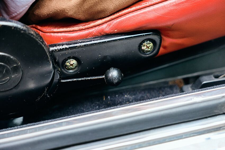 ロッチ中岡の愛車「いすゞ “117クーペ”」を拝見！購入のキッカケは出川哲朗さんらの言葉。出会いはナンパ!? - 12枚目の画像