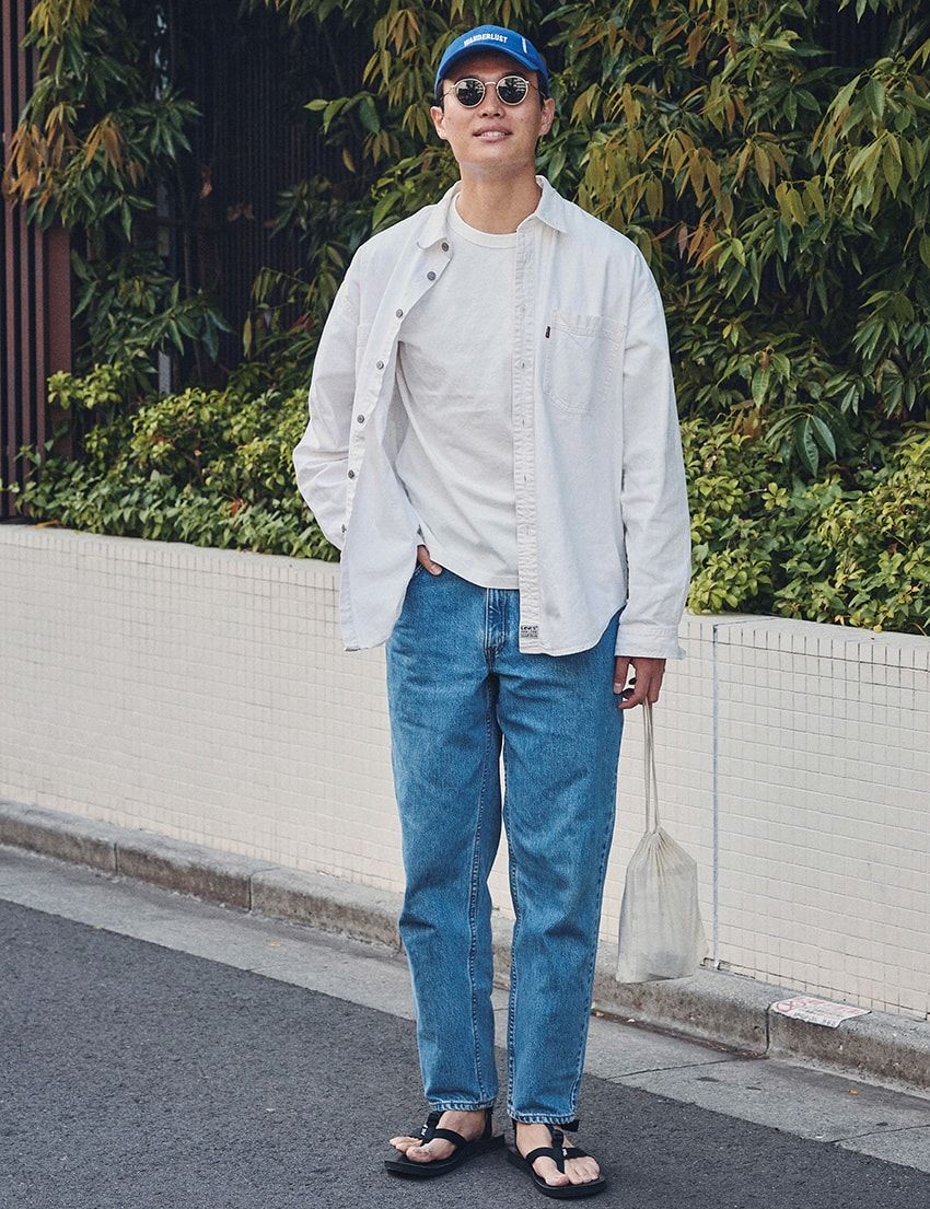 デニム、シャツ＝古着