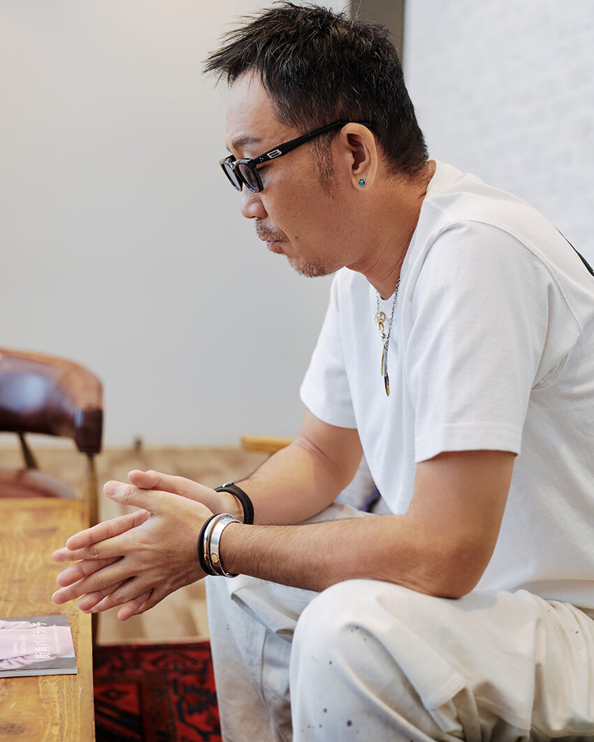 【激レア】黒田さん　グローブ　コブクロ 30代後半で免許取得！コブクロ黒田が惚れた1948年式バイク。25周年の