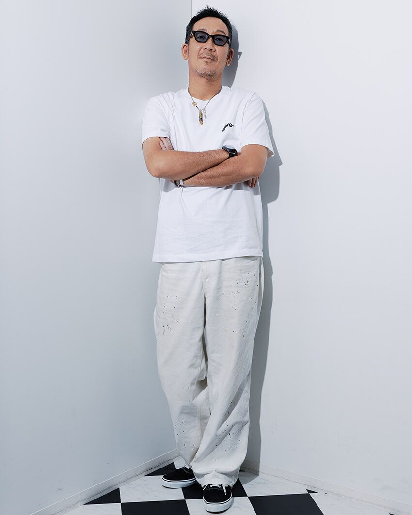 コブクロ黒田さんの私服はゴローズ＆ヴァンズ！「バイクに乗って変わった」最新スタイルをパパラッチ - 14枚目の画像