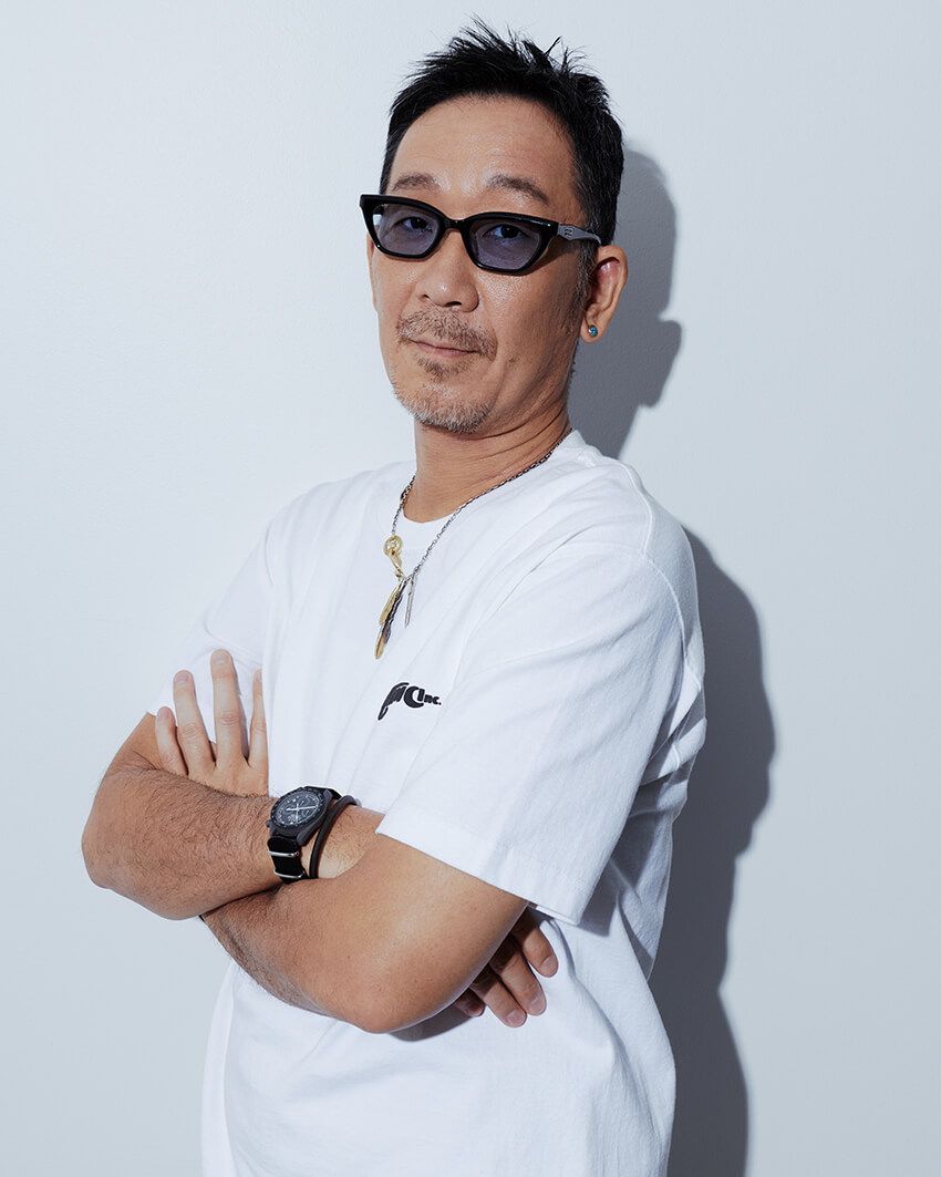 コブクロ黒田さんの私服はゴローズ＆ヴァンズ！「バイクに乗って変わった」最新スタイルをパパラッチ - 9枚目の画像
