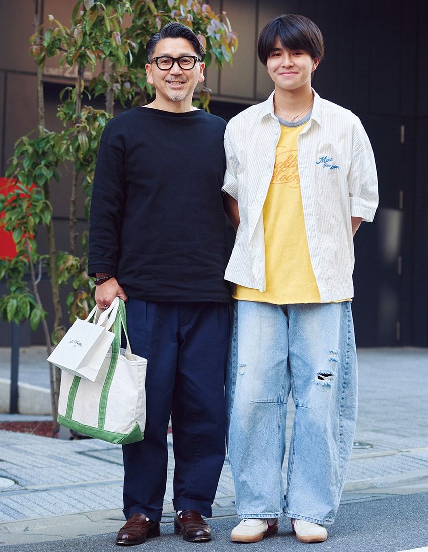カットソー＝セントジェームス　パンツ＝ビームス プラス　メガネ＝トムフォード　靴＝クロケット & ジョーンズ　アクセサリー＝ゴローズ