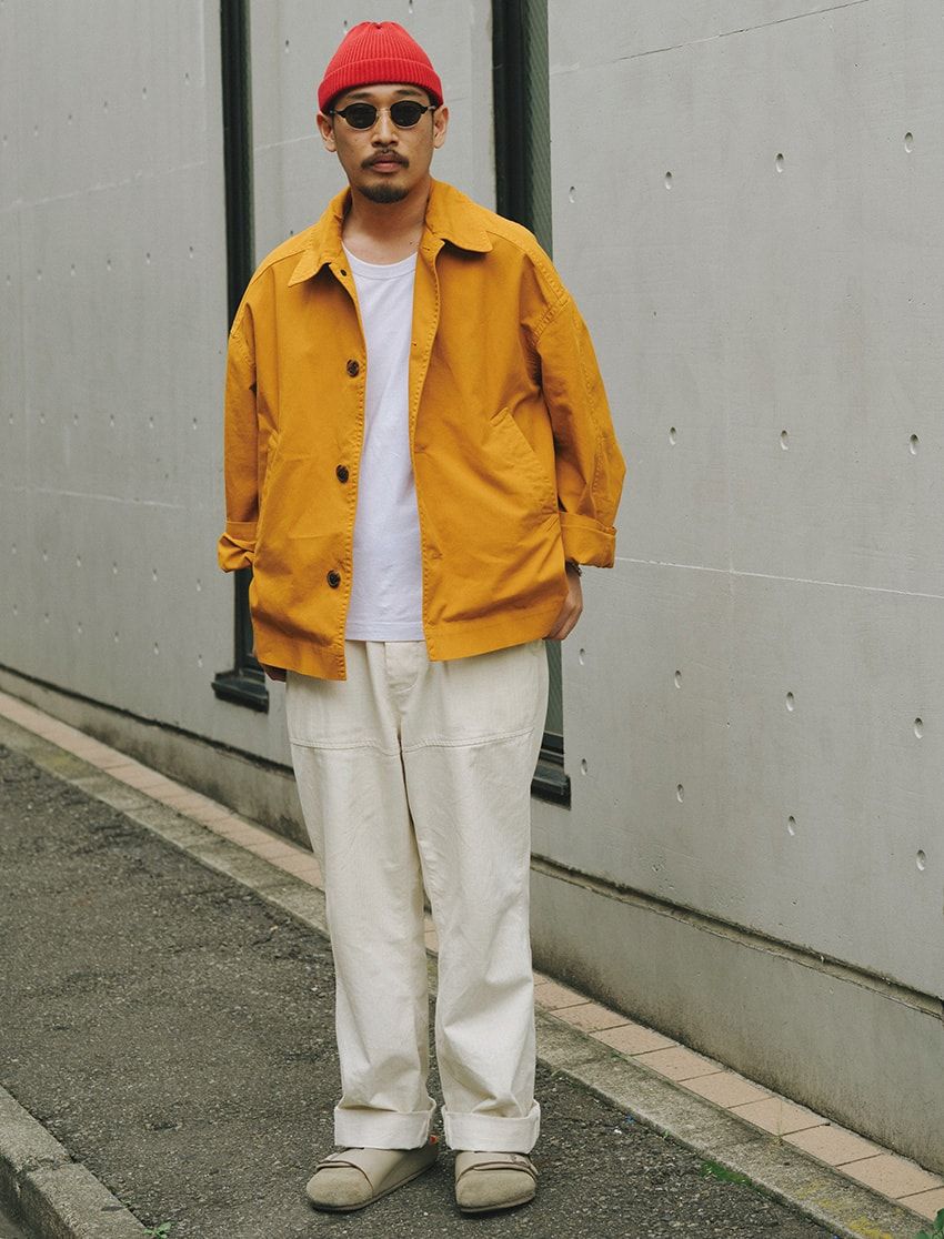 パンツ＝ユニオン　ジャケット＝ドリス ヴァン ノッテン　サンダル＝ビルケンシュトック　サングラス＝カーニー