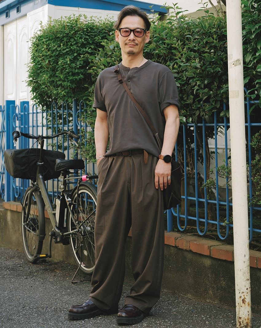 コーデに迷ったら“ワントーン”が最適解。濃淡やシルエットメイクが上手い大人を街角スナップから - 6枚目の画像