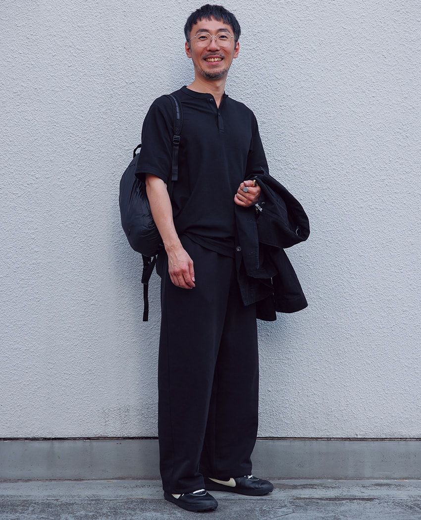 Tシャツ、パンツ＝ユニクロ