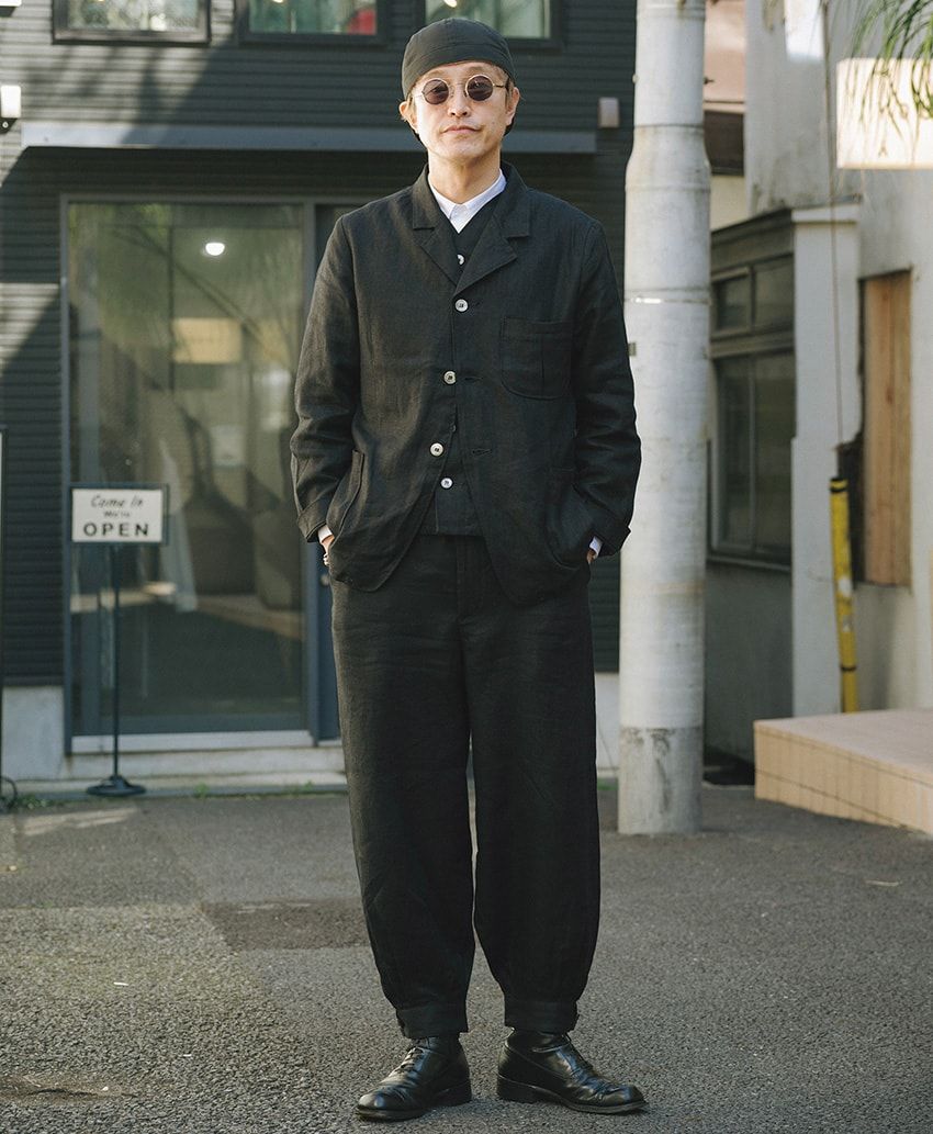 街の達人たちが実践する「オールブラック」の崩し方。異素材に、シルエットの緩急etc. - 5枚目の画像