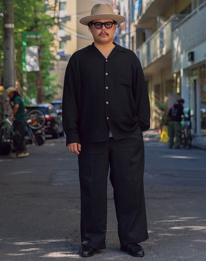 シャツ＝ワコマリア　パンツ＝TRADMAN'S BONSAI　靴＝ケンフォード