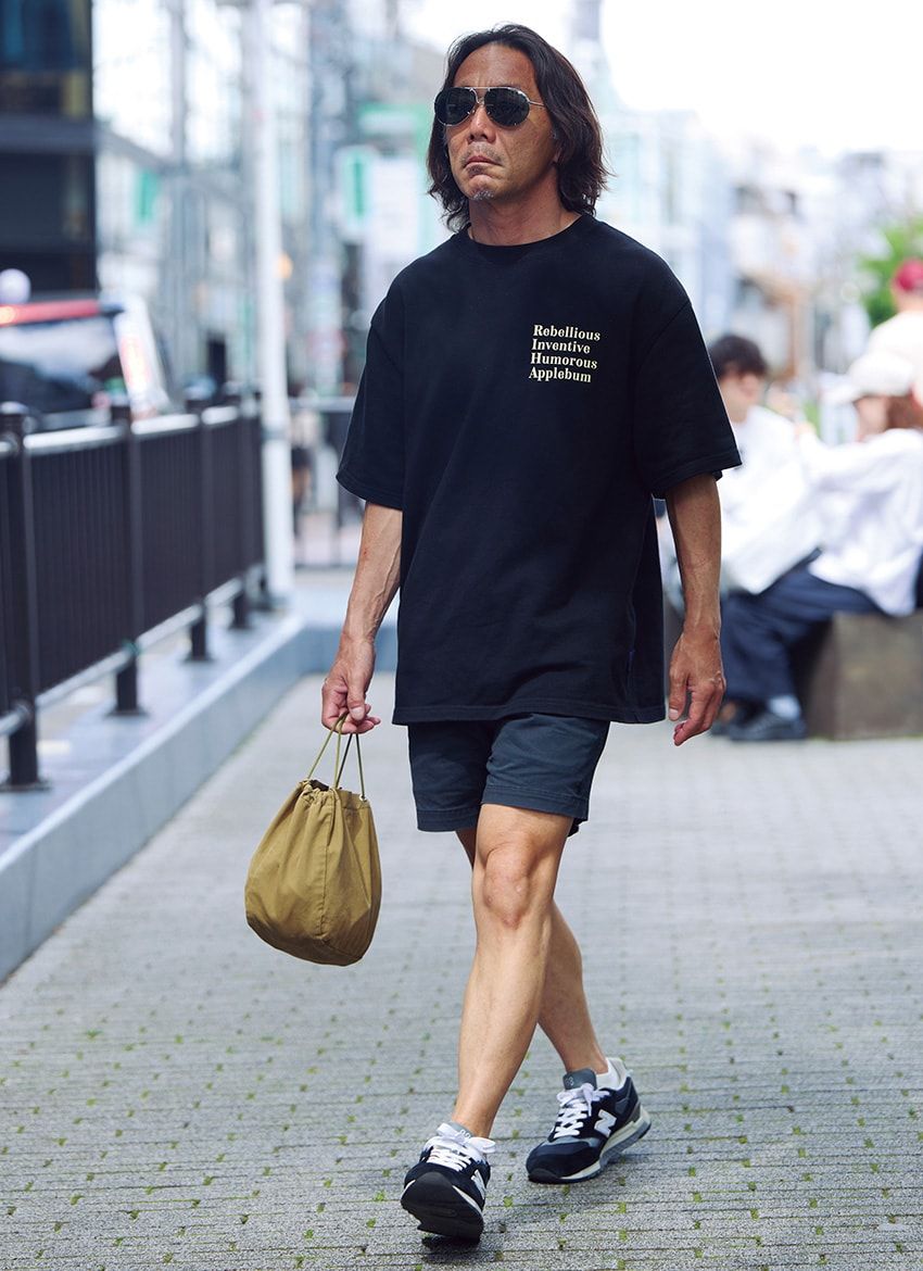 Tシャツ＝アップルバム