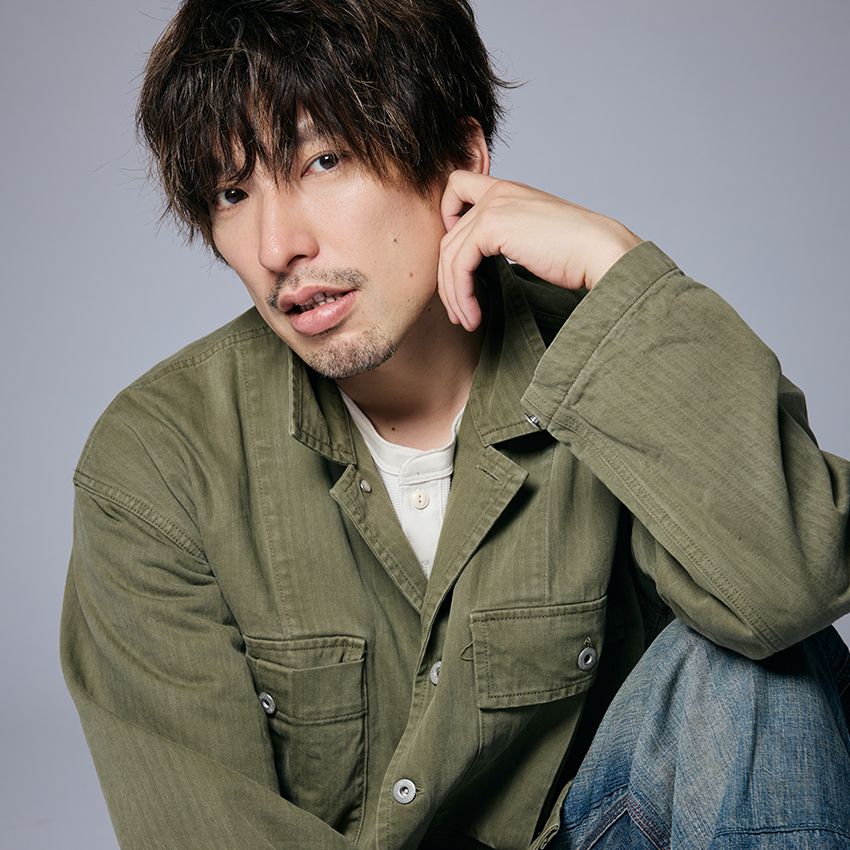 りんたろー。●1986年生まれ、静岡県出身。お笑いコンビ「EXIT」のツッコミ担当。2018年にブレイクし、チャラ男キャラとキャッチーなワードセンスで一世を風靡。以来TVのバラエティ番組のみならず、美容、ファッション、SNSなど多方面に活躍する。私生活では2022年に結婚し、現在は2児のパパ。SNSでのVLOGは、令和世代から同世代の“中年”まで幅広い支持を集めている。【YouTube】「りんたろー。のイケおじチャンネル。」
