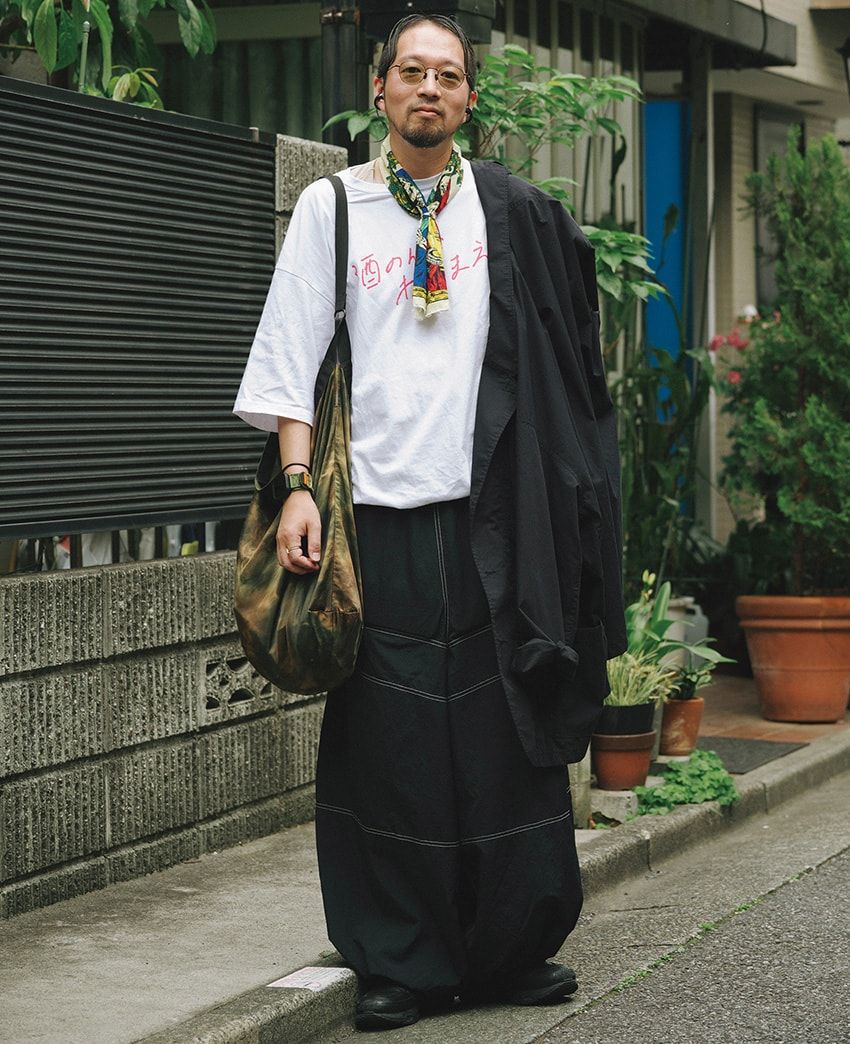 シンプルになりすぎない“白黒コーデ”の作り方。シルエットや小物の工夫で無彩色でも存在感有り！ - 2枚目の画像