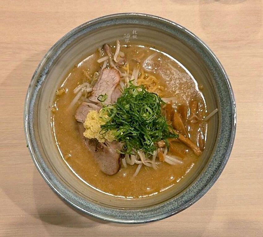 ラーメン王国・札幌は“味噌だけ”じゃない！ 淡麗、つけ麺……官僚が激推しする至高の4杯 - 1枚目の画像