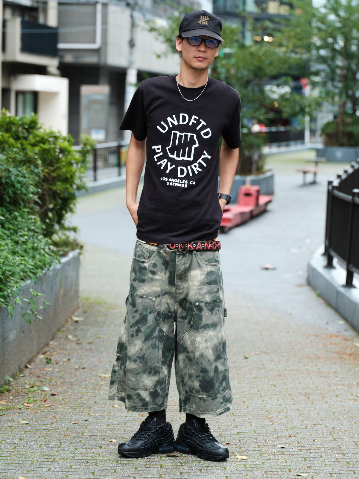Tシャツ＝アンディフィーテッド