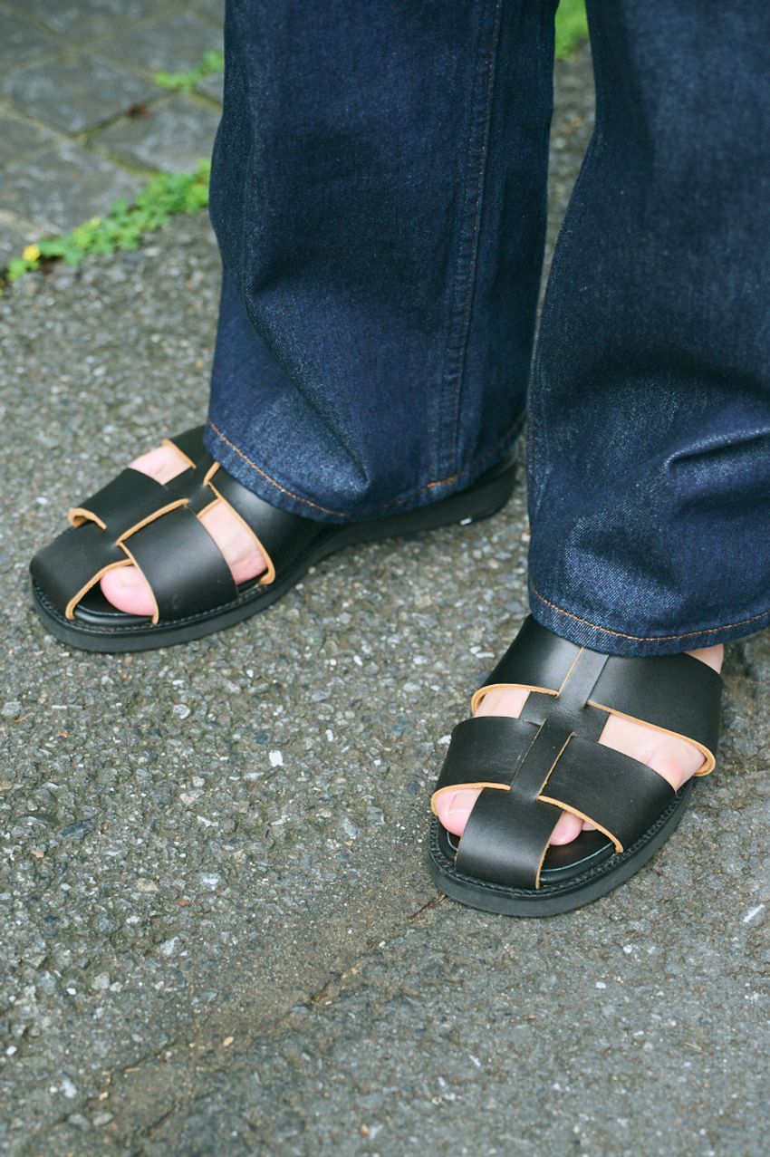 グルカ、リカバリー、ベアフットetc.夏の「黒サンダル」最新事情を街角スナップで！ - 3枚目の画像