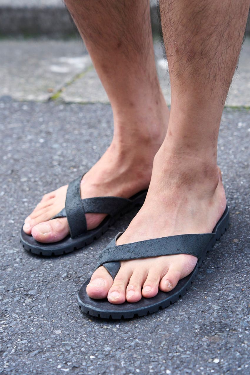 グルカ、リカバリー、ベアフットetc.夏の「黒サンダル」最新事情を街角スナップで！ - 7枚目の画像