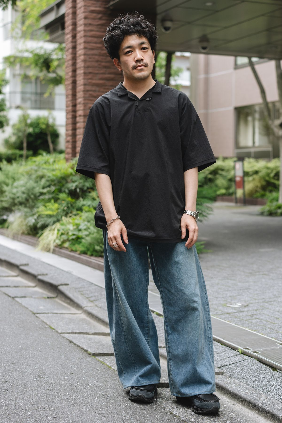 シャツ＝テアトラ