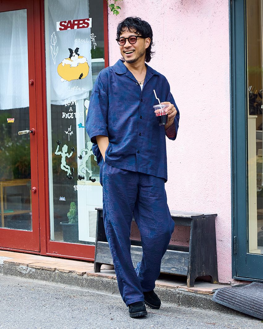 「キレイめな服装のときは、少しカジュアルな雰囲気のもの。逆にカジュアルな服装のときは、クラシックなタイプなど、“ハズし”を意識してサングラスを選ぶことが多いです。Hi! SUNはスタイルを選ばず、ファッション感度の高さを演出してくれる万能な一本ですね」（KENNYさん）。