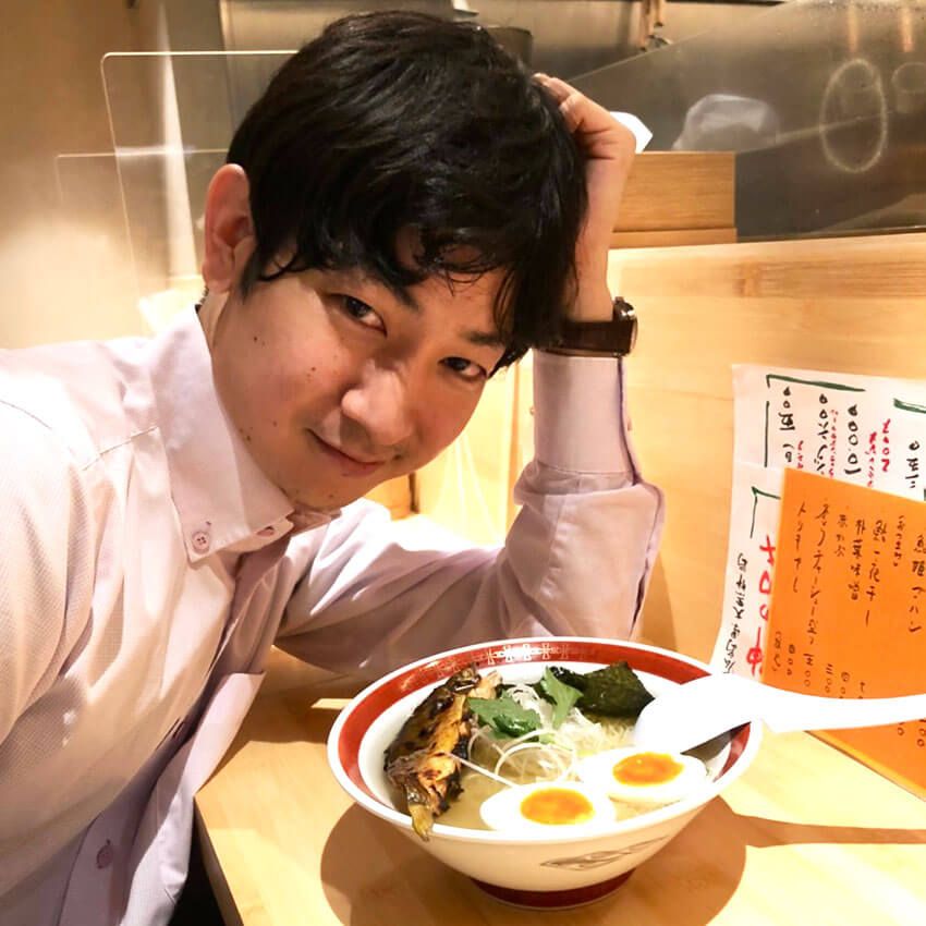 庄中健太（通称・ラーメン官僚心得けんたっきぃ）●ラーメン官僚のかずあっきぃ氏の弟子であり、自称「霞が関で2番目にラーメンを食べる男」（年間700杯超）。得意エリアは関西で、特に和歌山県についてはほぼ全ての現存店を実食済み。現在は一都三県を中心に全国のラーメンを食べ歩きつつ、SNSで情報発信をしている。Instagram@kntsnk