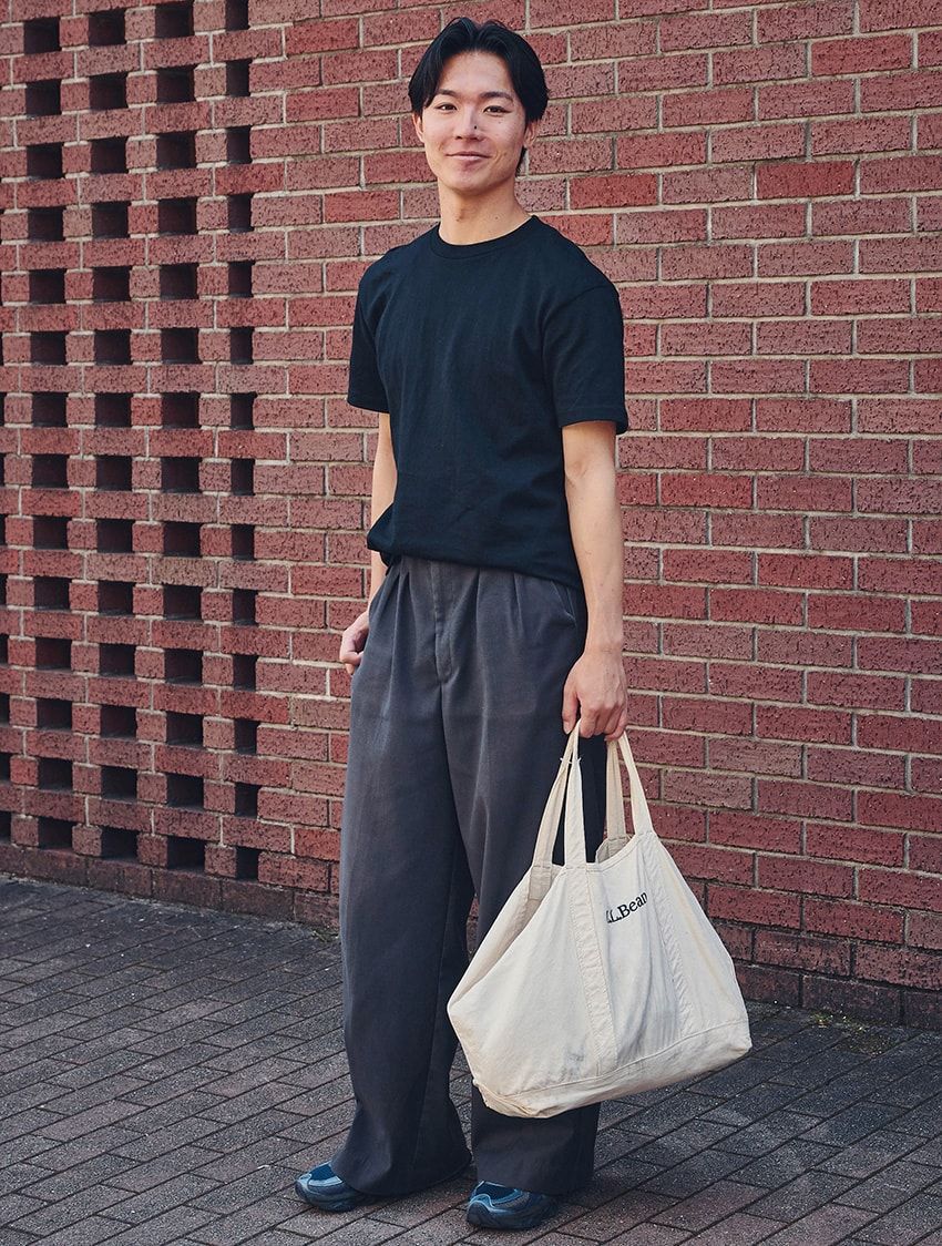 Tシャツ＝ヘインズ