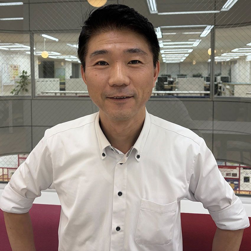 UHA味覚糖 バイオマーケティングデパートメント 中川雅史さん。グミなどで知られるUHA味覚糖だが、ノーベル賞研究のオートファジーに着目したサプリ「オートファジー習慣プラチナム」を展開。UHA味覚糖の独自の研究で、約120種の成分からウロリチンAとレスベラトロールの相性を発見。さらに高純度NMNも配合した「オートファジー習慣NMN25000+」を展開するなど、細胞の研究視点からの健康と若々しい毎日をサポートしている。 