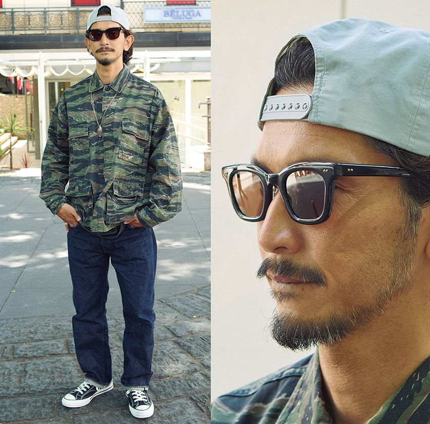 サングラス＝ステューシー　ジャケット＝古着　デニム＝ドゥニーム　スニーカー＝コンバース アディクト