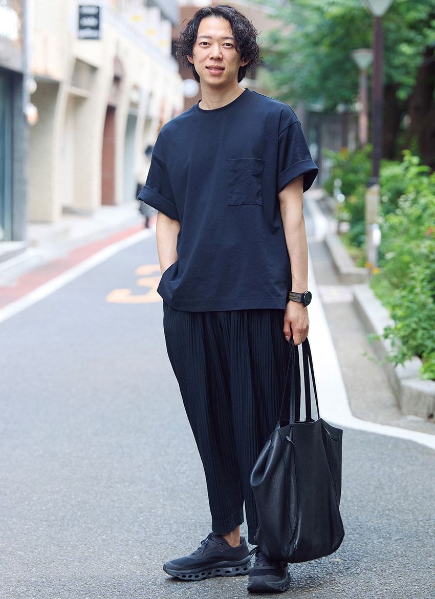 Tシャツ＝PLST