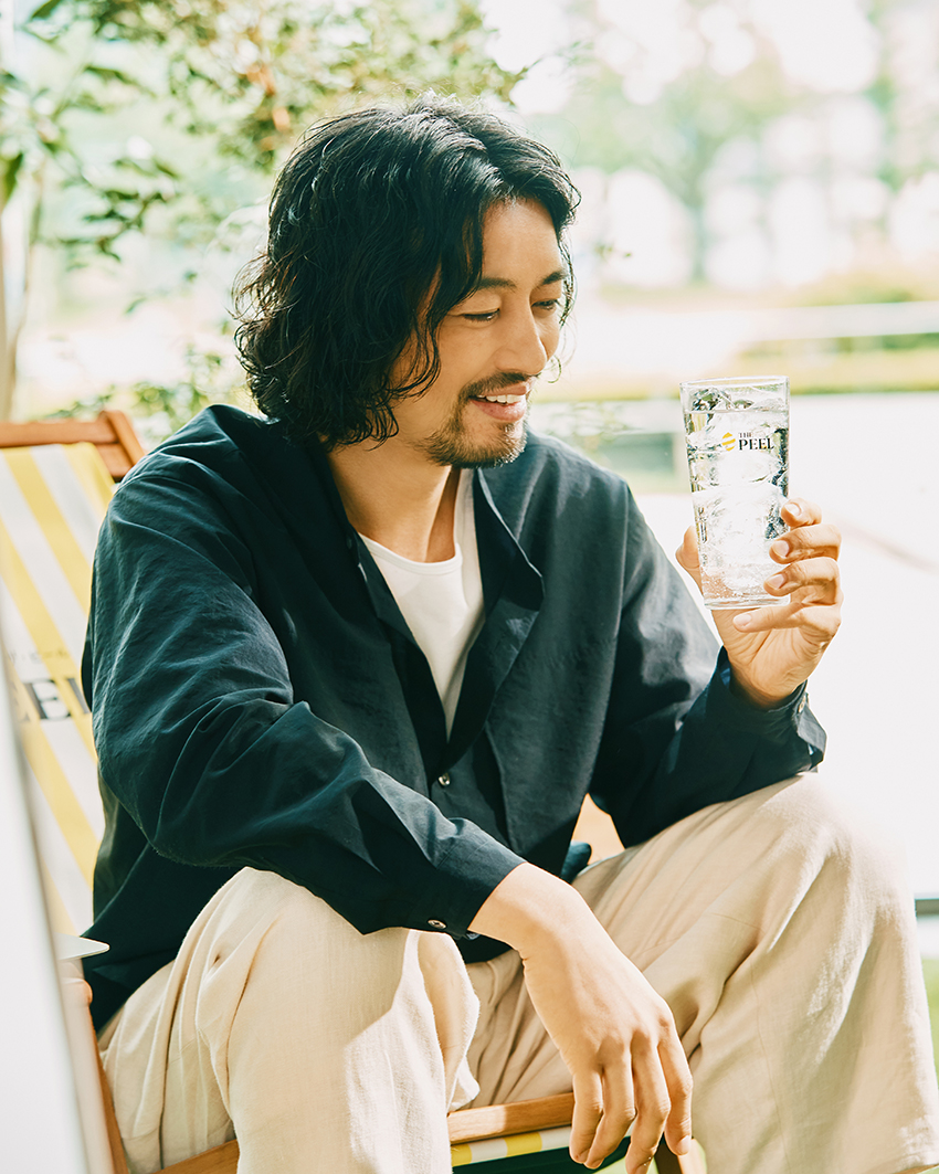 夏は「THE PEEL」でひと涼み。甘くない派・斎藤 工を虜にする“果皮で