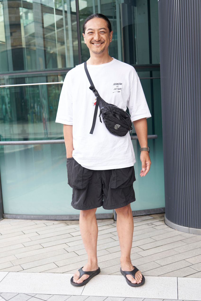 「ウエストポーチは腰に着けない」という新常識！夏の街角で持つなら“たすき掛け”が正解 - 4枚目の画像