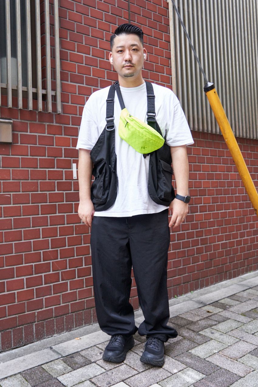 「ウエストポーチは腰に着けない」という新常識！夏の街角で持つなら“たすき掛け”が正解 - 8枚目の画像