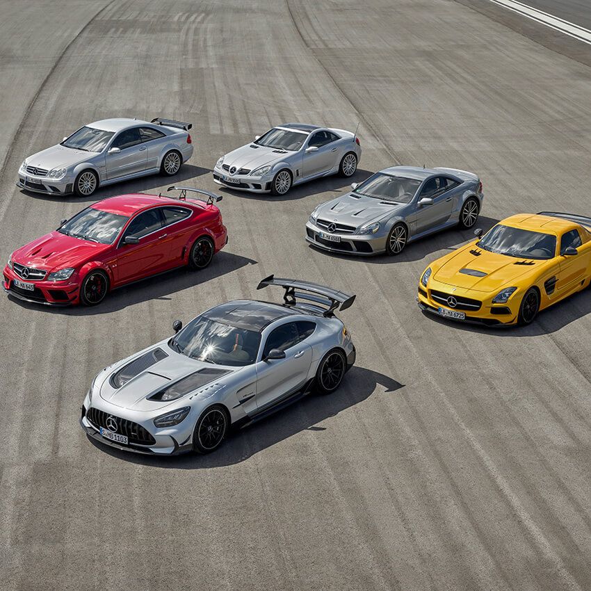 一番上（シルバーボディ）から時計回りに CLK 63 AMG、SLK 55 AMG、SL 65 AMG、SLS AMG、GT、C 63 AMGクーペの、ブラックシリーズ。