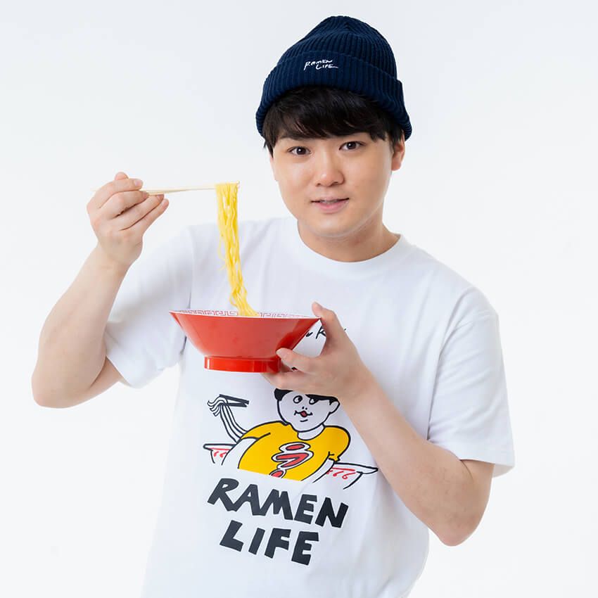 SUSURU●ラーメン好きが興じてYouTubeをスタート。「毎日ラーメン健康生活」と称し、3500日以上毎日ラーメンをすする様子を「SUSURU TV.」にアップし続けている。登録者数195万人超、総再生回数は10億回を超える。2023年10月に、SUSURUが全国から厳選したラーメンを楽しめるイベント「SUSURUラーメンフェス」を初主催し、その後全国各地で定期開催をしている。YouTube @SUSURUTV 公式サイト：SUSURU WEB.