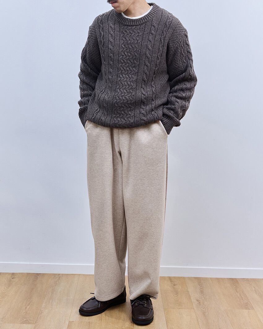 「スウェットワイドパンツ」3990円／ユニクロ　0120-170-296 ※身長175cm、68kg、BEIGEのLサイズを着用。